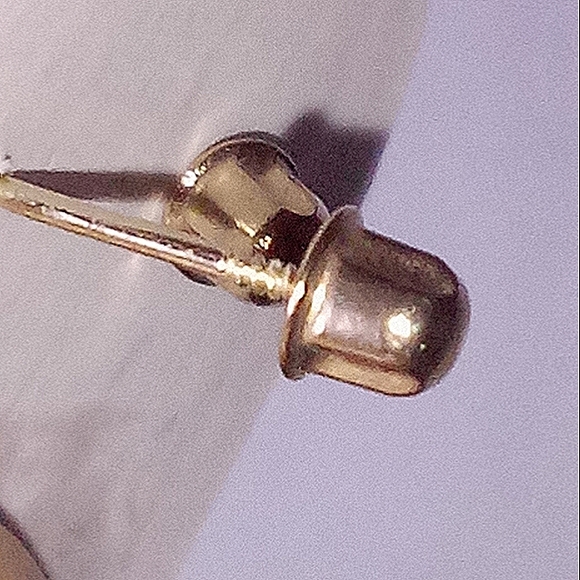 10kt Yellow Gold 5mm CZ Screw Back Stud Earrings - Picture 4 of 4